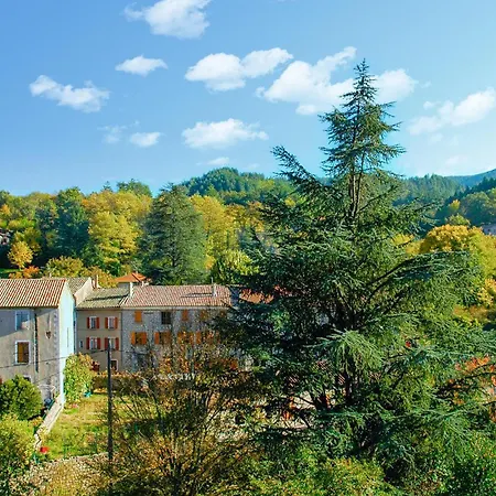 2 Bedroom Cozy In Holiday home Jaujac