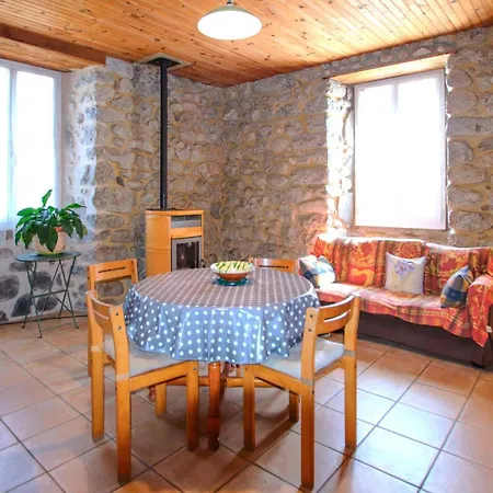 2 Bedroom Cozy In